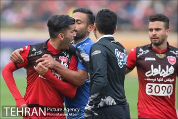 دیدار تیم های فوتبال استقلال و پرسپولیس