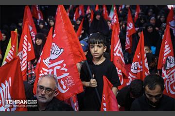 عزاداری روز عاشورا به نیابت از رهبر شهید انقلاب 33