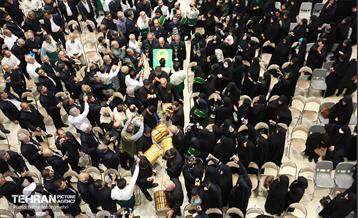 اهتزاز پرچم سبز رضوی بر فراز برج پرچم ایران 9