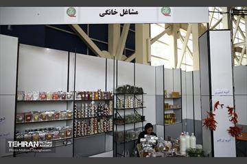 بیست و یکمین نمایشگاه زنان و تولید ملی 61
