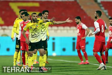 دیدار تیم های فوتبال پرسپولیس و سپاهان 9