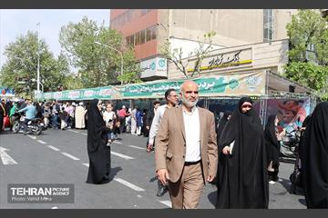خدمت‌رسانی مواکب منطقه11 به نمازگزاران عید سعید فطر 8