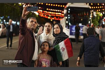 آیین بدرقه زائر اولی‌ها به‌ سوی عتبات عالیات در میدان انقلاب 44