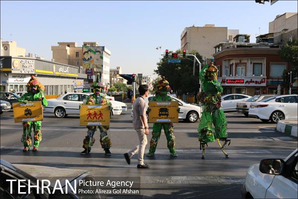 نمایش آدم فضایی ها فرشته های آموزش ترافیک  1