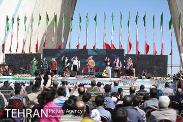جشن تحویل سال ۱۴۰۰ در میدان آزادی  19