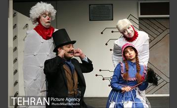 نمایش داستان یک عذرخواهی از آقای امانوئل‎ 8