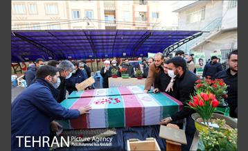 تشییع پیکر مطهر 2 شهید گمنام در مسجد جامع فاطمیه منطقه 8