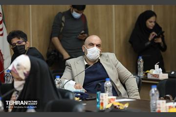 دیدار شهردار تهران با نخبگان و خانواده های شهدای منطقه 14