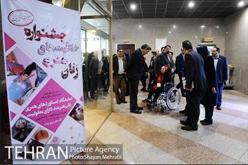 بازدید شهردار تهران از نمایشگاه دستاوردهاى هنرى زنان هنرمند داراى معلولیت 21