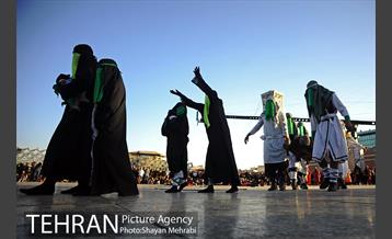 اجرای تعزیه در میدان امام حسین(ع)