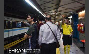 پرفورمنس داوران فوتبال در ایستگاه هفت تیر 11