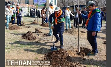 آیین درختکاری با حضور دکتر بطحایی وزیر محترم آموزش و پرورش 28