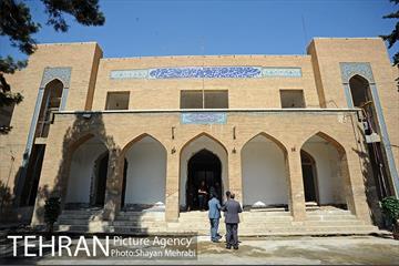 بازدید شهردار تهران از ساختمان کلاه فرنگی، دانشگاه تربیت معلم خوارزمی و تابلو نقش رستم ورزشگاه شیرودی به مناسبت روز تهران 11