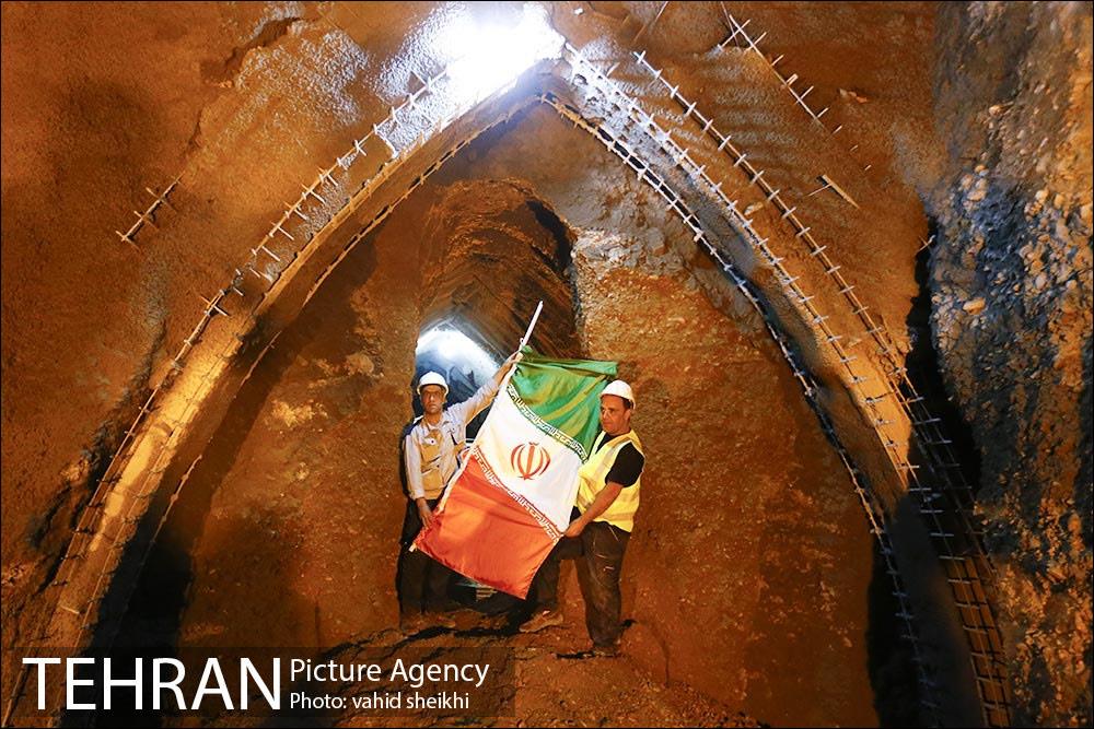 مراسم اتصال جبهه های حفاری شمالی و جنوبی تونل زیر گذر استادمعین 27