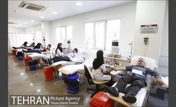 بازدید شهردار تهران  از اداره کل انتقال خون استان تهران 23