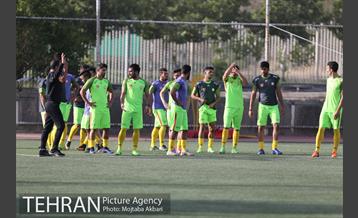 اولین تمرین تیم فوتبال نفت تهران با حضور علی کریمی