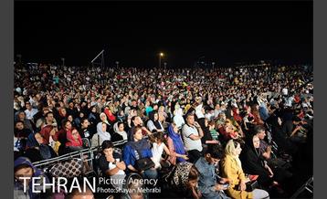 ویژه برنامه شب فیروزه ای در دریاچه شهدای خلیج فارس 30