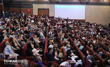 آئین تجلیل از پرستاران فعال در جنگ 12 روزه تحمیلی 53