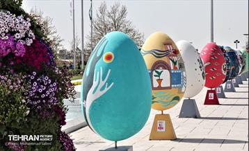 تخم مرغ های رنگی در میدان آزادی 10