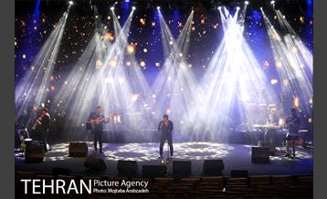 کنسرت آنلاین مهدی یغمایی 3