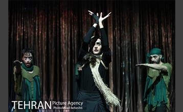 نمایش روزی می بایست می مرد‎ 8