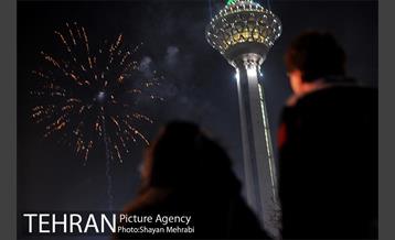 نور افشانی برج میلاد به مناسبت 22 بهمن 19