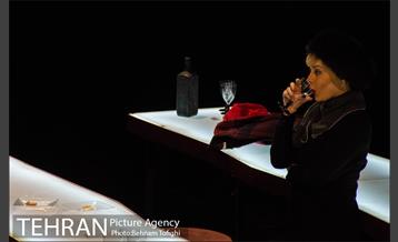 نمایش سه روایت از زندگی‎ 4