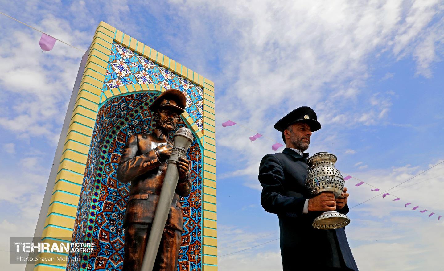 رونمایی از تندیس «خادم حرم» 7