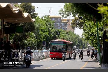 بی قانونی؛ تردد در خطوط بی آر تی 19