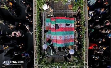 تشییع پیکر ۲۰۰ شهید گمنام دفاع مقدس در تهران 18
