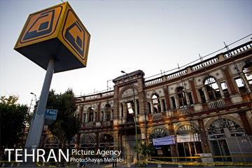 بازدید شهردار تهران از خسارت آتش سوزی اخیر میدان حسن آباد 5