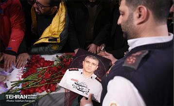 وداع با پیکر شهید «قریب رضا دارابی» 5