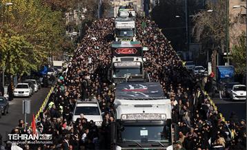 تشییع پیکرهای ۱۰۰ شهید گمنام از مقابل دانشگاه تهران 25