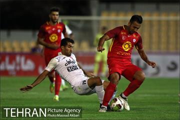 دیدار نقت تهران و پرسپولیس تهران در لیگ برتر فوتبال 12