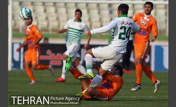 دیدار تیم های فوتبال سایپا تهران و ذوب آهن اصفهان
