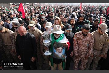 اقامه نماز بر پیکر آقای شهید ایران - 1 43