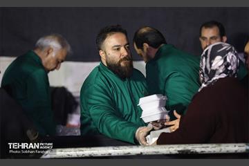 افطاری سیزدهم فروردین در بوستان لاله 5