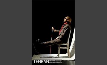 نمایش "همه چیز می گذرد، تو نمی گذری" 5