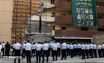 ادای احترام آتش نشان‌های تهران به شهدای جنگ ۱۲ روزه 43