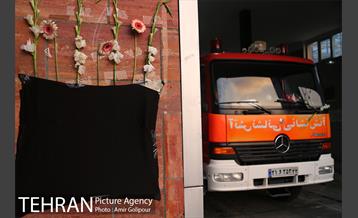 ادای احترام سرکلانترغرب تهران ومردم به شهدای آتش نشان ساختمان پلاسکو‎ 5