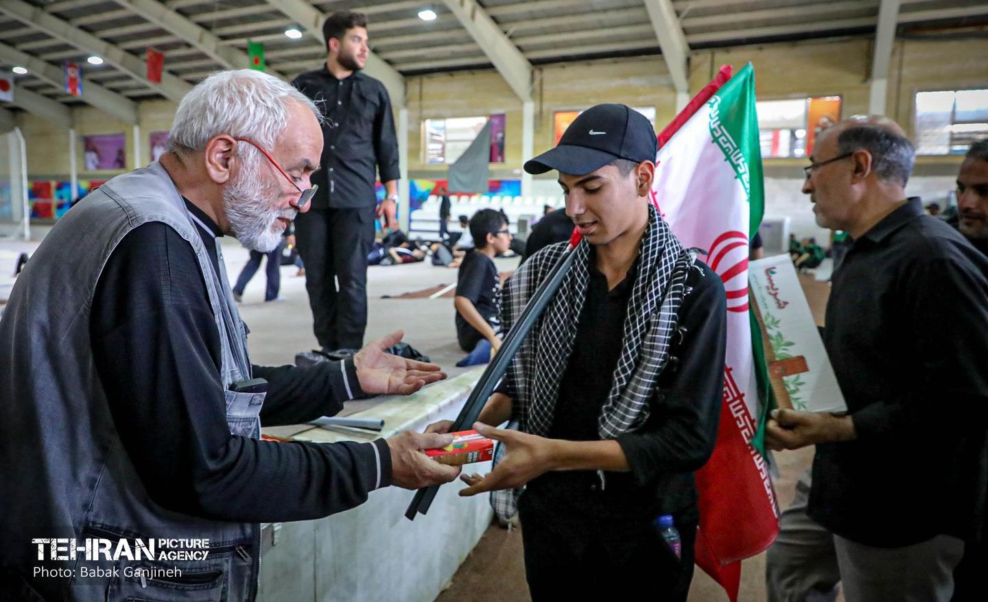 زائران مراسم وداع با آقای شهید ایران در زائرشهرهای منطقه ۱۳ 2