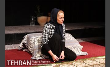 نمایش مرثیه ای برای آقای ع 7