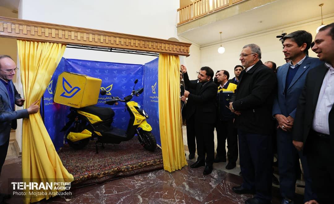 آیین رونمایی از موتورسیکلت‌های برقی شبکه پست 7