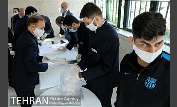 آماده سازی و توزیع 1000 پک افطاری در منطقه 6 15