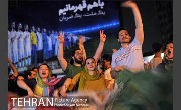 شادی خیابانی مردم بعد از پیروزی تیم ملی ایران 28