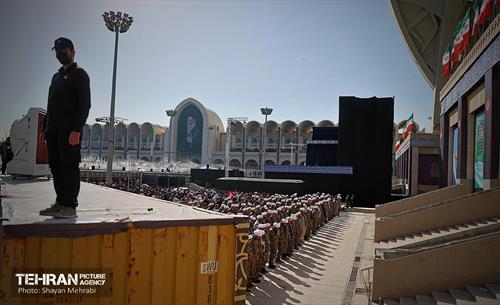 اقامه نماز بر پیکر آقای شهید ایران - 3 10