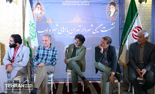 نشست صمیمی شهردار تهران با اهالی شعر و ادب 21