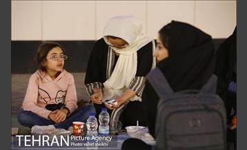 افطاری ساده در ایوان انتظار میدان ولیعصر(عج) 19