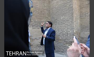 بازدید اعضا شورای شهر تهران از برج طغرل 9