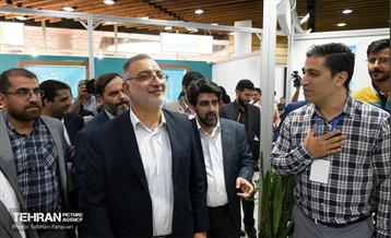 حضور علیرضا زاکانی شهردار تهران در غرفه آژانس عکس تهران